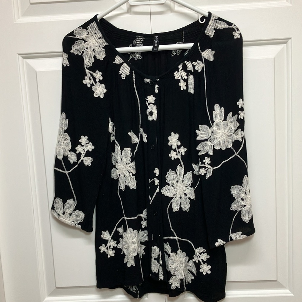 Onyx button up tunic top, scoop neck, raglan bracelet sleeve, embroidered, L